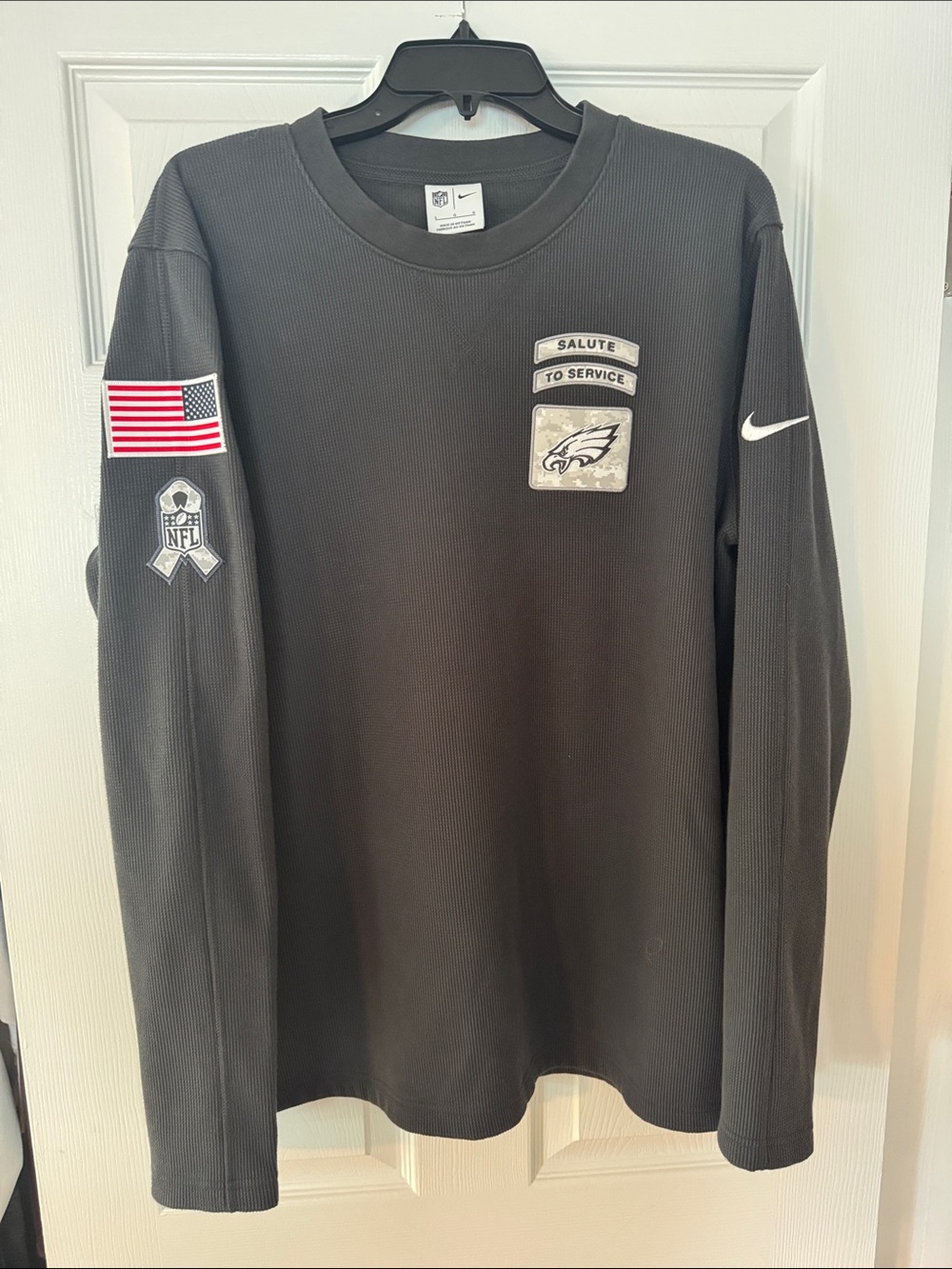 Nike Men’s Long-Sleeve Salute to Service Crewneck Shirt - Black